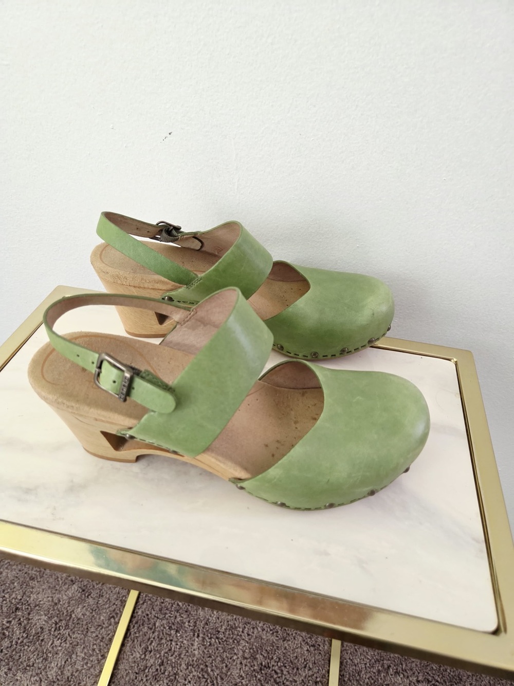 Dansko Thea Spring Lime Green Leather Clog Sandals Women's Size 39 / 8.5-9